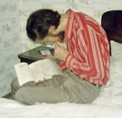 Bernd beim Kursbuchstudium 1970 in Grafling